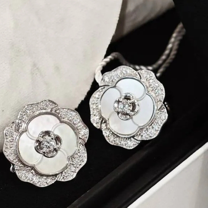 Le camélia, fleur iconique de Chanel