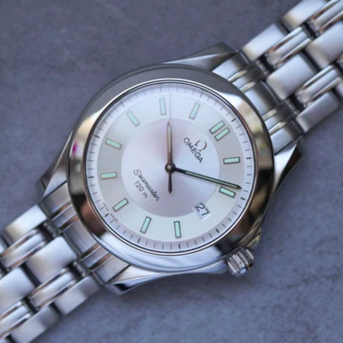 Omega Seamaster : la montre qui a conquis les profondeurs et le cinéma