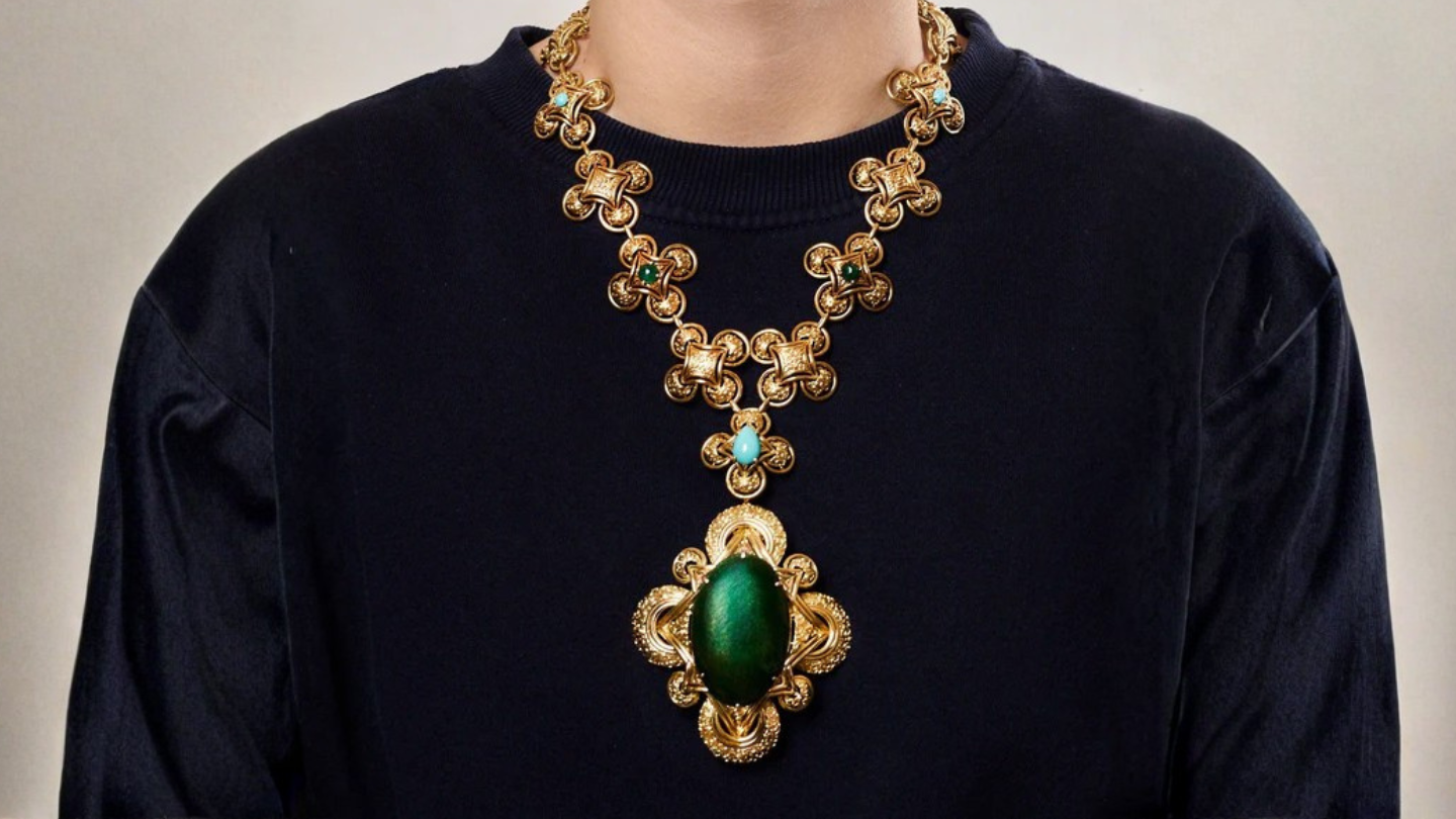 Un seul bijou, et pourtant mille façons de le porter