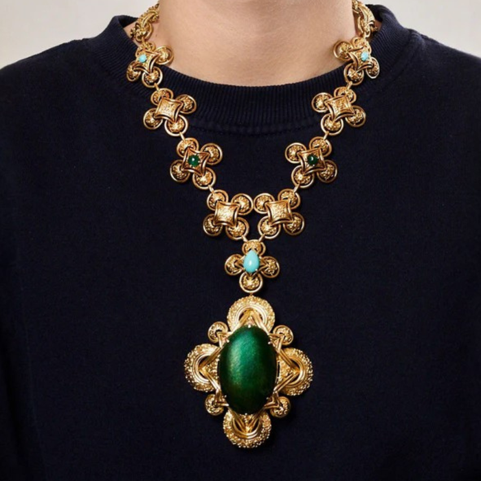 Un seul bijou, et pourtant mille façons de le porter