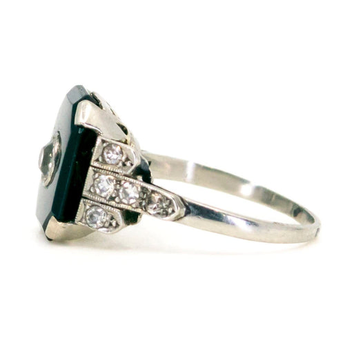 Bague Bague Art déco en platine avec onyx et diamants 58 Facettes 85EA8BFC6B4C4CD5967745371A2A81C2