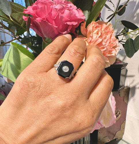 Bague 53 Bague Art déco en platine avec onyx et diamants 58 Facettes 85EA8BFC6B4C4CD5967745371A2A81C2