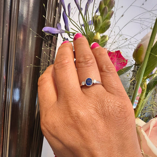 Bague 56 Bague en platine avec saphir et diamants 58 Facettes 2A487852FAF248E8A1799111E459EB3D