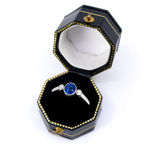 Bague 56 Bague en platine avec saphir et diamants 58 Facettes 2A487852FAF248E8A1799111E459EB3D