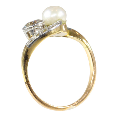 15104-0064.p11_Love Entwined  A Century s Old Ring Story-en.jpg