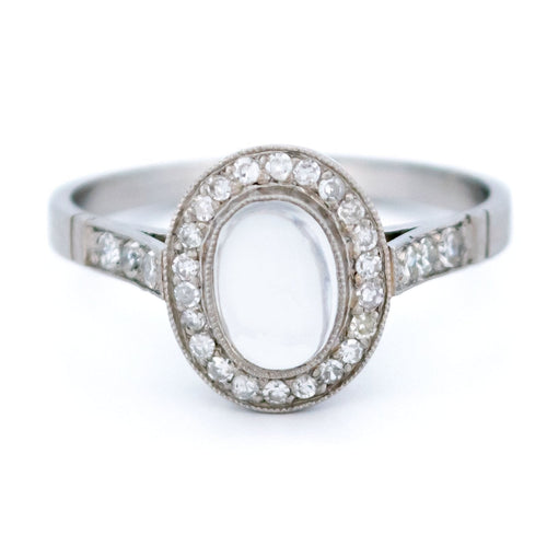 Bague 55.5 Bague entourage en platine avec pierre de lune et diamants 58 Facettes F34CC5ECF12042E8A56E179EA430E6B2