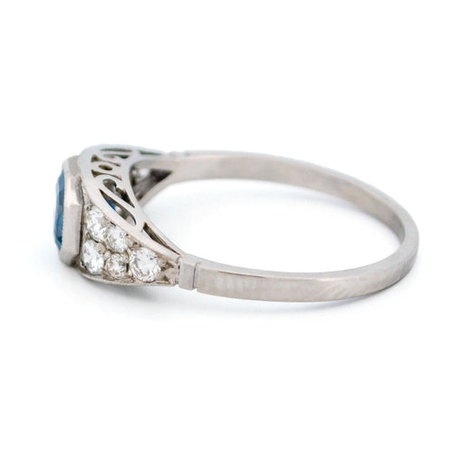 Bague 54.5 Bague est-ouest en platine avec saphir et diamants 58 Facettes 9CC02E1EC2A54094AC5B7CE6C6B0D4E9