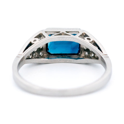 Bague 56.5 Bague est-ouest en platine avec saphir et diamants 58 Facettes DC980BDCB92743358BD35D7D4B8836CD