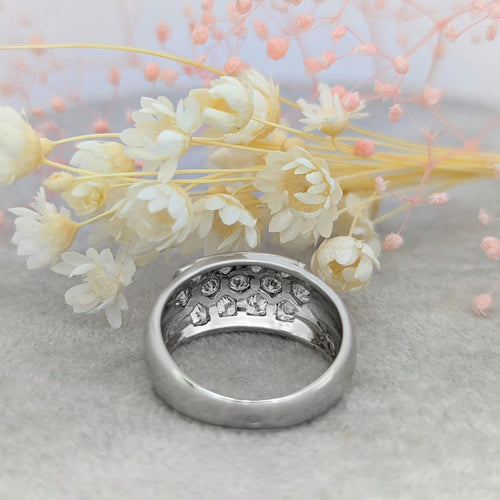 Bague 51 Bague en or blanc 18 carats et diamants 58 Facettes 16705