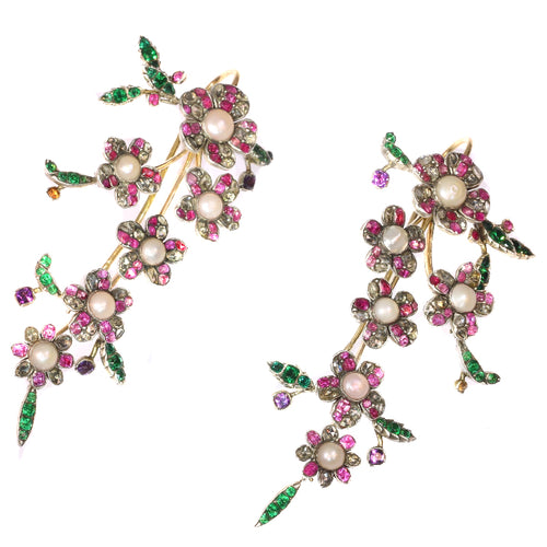 Boucles d'oreilles Boucles d'oreilles pendantes rococo en or jaune 18k, argent et diamants 58 Facettes 17009-0177