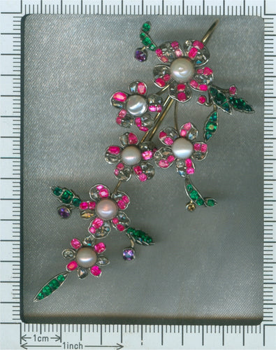 Boucles d'oreilles Boucles d'oreilles pendantes rococo en or jaune 18k, argent et diamants 58 Facettes 17009-0177