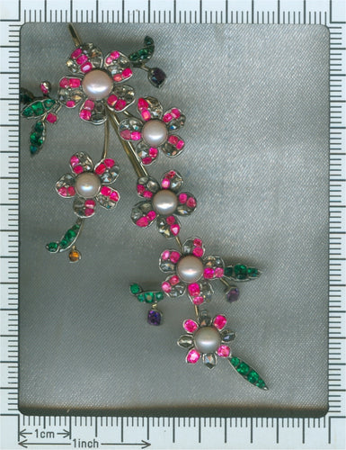 Boucles d'oreilles Boucles d'oreilles pendantes rococo en or jaune 18k, argent et diamants 58 Facettes 17009-0177