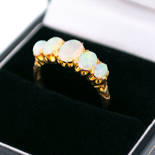 Bague 55 Bague cinq pierres en or jaune 18 carats et opales 58 Facettes 3613F170ED024DF7983473E9C4472394