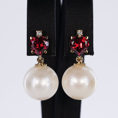 Boucles d'oreilles Boucles d'oreilles - Perles des mers du Sud, grenats et diamants en or jaune 58 Facettes E007