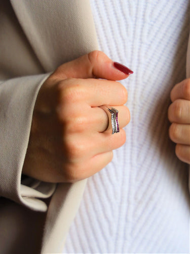 Bague 54 Bague tank en or blanc 18 carats avec rubis et diamants 58 Facettes 1888306CN