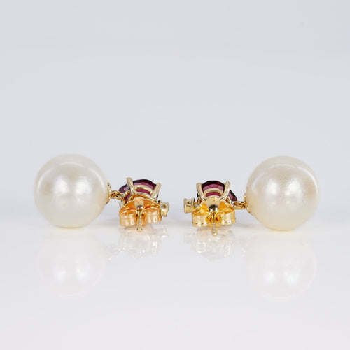 Boucles d'oreilles Boucles d'oreilles - Perles des mers du Sud, grenats et diamants en or jaune 58 Facettes E007
