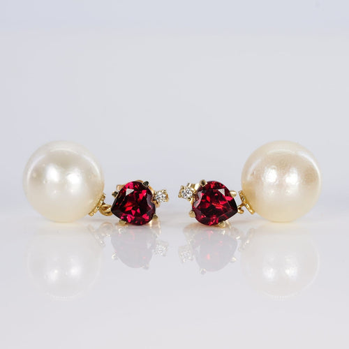 Boucles d'oreilles Boucles d'oreilles - Perles des mers du Sud, grenats et diamants en or jaune 58 Facettes E007