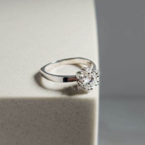 Ring 56 Ring Solitaire in 585 white gold with diamonds 58 Facettes 3026