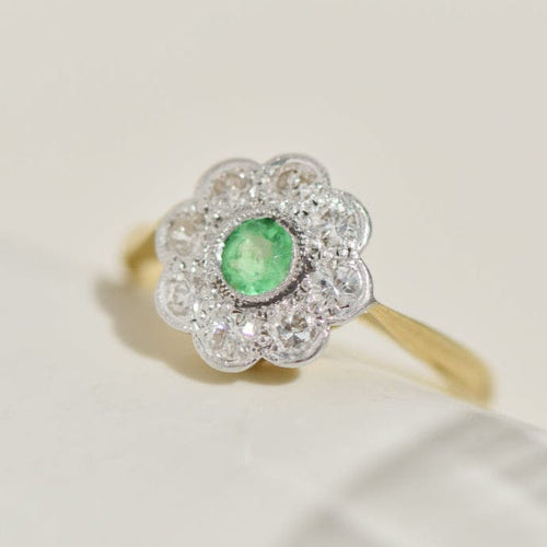 Ring 48 Vintage floral ring in 18k yellow gold, emerald and diamonds 58 Facettes