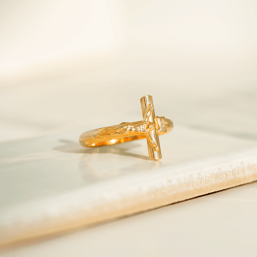 Ring 56 Vintage ring with crucifix motif in 18-carat yellow gold (750) 58 Facettes