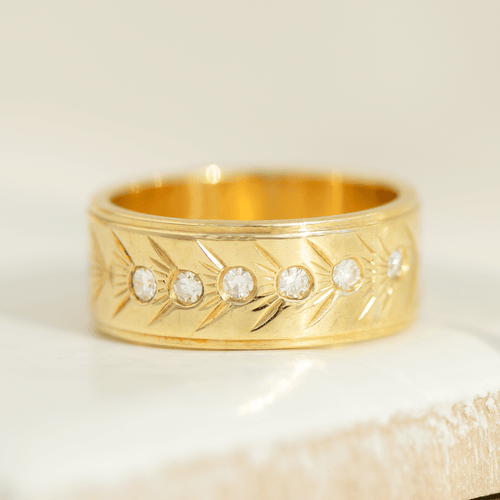 Ring 50 Vintage ring - Wedding band in 14-carat yellow gold and diamonds 58 Facettes