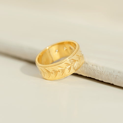 Ring 50 Vintage ring - Wedding band in 14-carat yellow gold and diamonds 58 Facettes