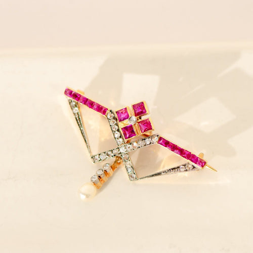 750黄K金古董胸针手表，配有红宝石、玫瑰式切割钻石和珍珠58 Facettes