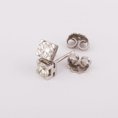Boucles d'oreilles Puces d'oreilles taille moderne en or gris 18k et diamants 58 Facettes 1