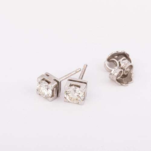 Boucles d'oreilles Puces d'oreilles taille moderne en or gris 18k et diamants 58 Facettes 1