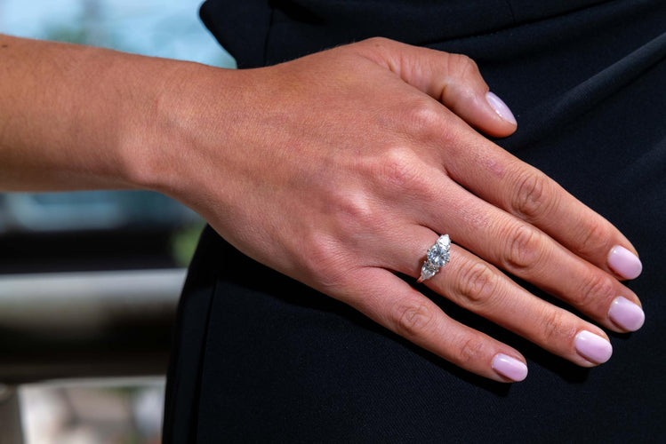 Bague 52 Bague trilogie en platine 950 sertie de diamants 58 Facettes 2241099CN