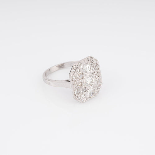 Bague 52 Bague rectangulaire à pans coupés pavée en platine et diamants 58 Facettes 1