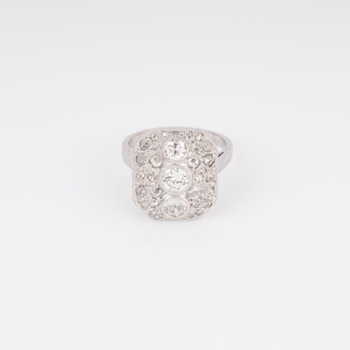 Bague 52 Bague rectangulaire à pans coupés pavée en platine et diamants 58 Facettes 1