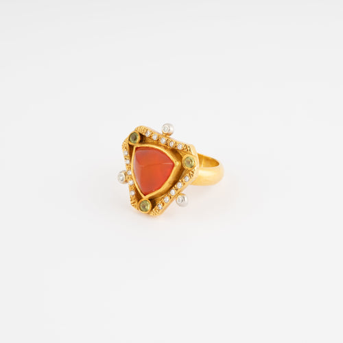 Bague 48 Bague étrusque en or jaune 18k, opale de feu, diamants et péridots 58 Facettes 1