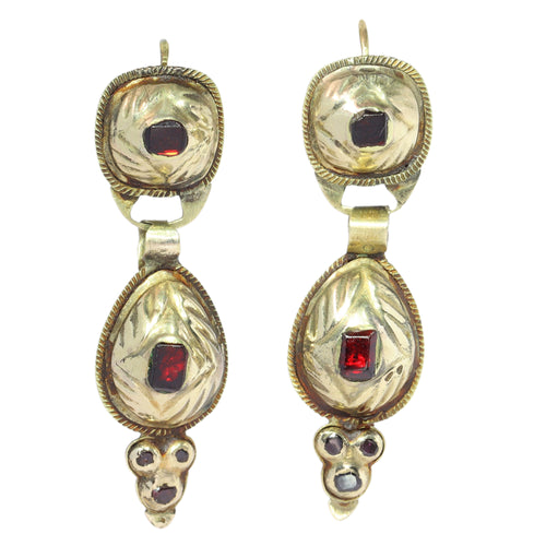 25115-0314.p00_Mid-18th-Century Iberian Earrings   Garnets in Gold with Chased Floral Backs-en.jpg