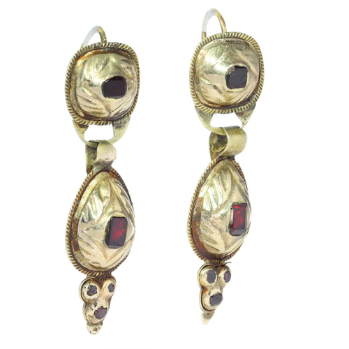 25115-0314.p02_Mid-18th-Century Iberian Earrings   Garnets in Gold with Chased Floral Backs-en.jpg