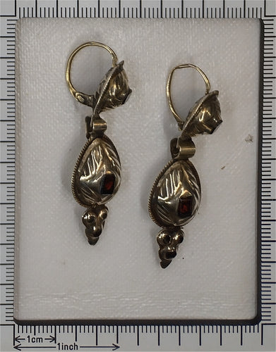 25115-0314.p06_Mid-18th-Century Iberian Earrings   Garnets in Gold with Chased Floral Backs-en.jpg