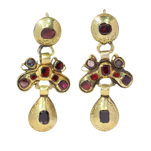 Boucles d'oreilles Boucles d’oreilles ibériques baroques pendantes en or jaune 18K et grenats 58 Facettes 25115-0315