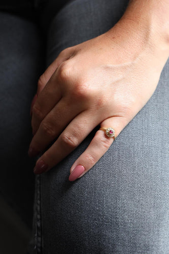 Bague 45 Bague en or jaune 18 carats avec rubis et diamants 58 Facettes 2528385CN
