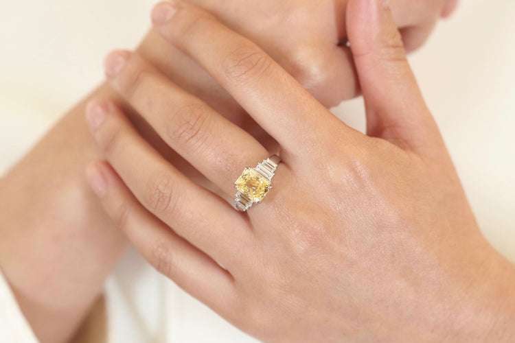 Bague 54 Bague saphir jaune 5,18 ct et diamants en platine 58 Facettes 26304-26316