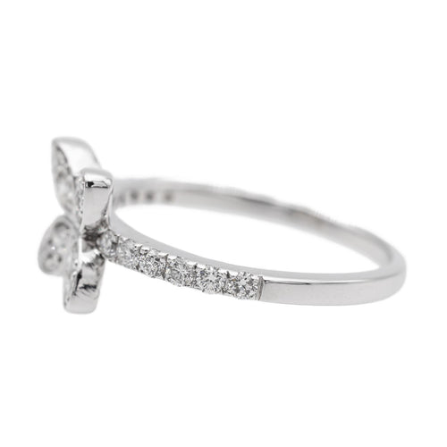 Bague 45 Bague fleur pavée de diamants en or blanc 18 carats 58 Facettes 2653077CN