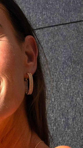 Boucles d'oreilles Van Cleef & Arpels Perlée - Boucles d’oreilles créoles en or jaune et diamants 58 Facettes 2699805CN