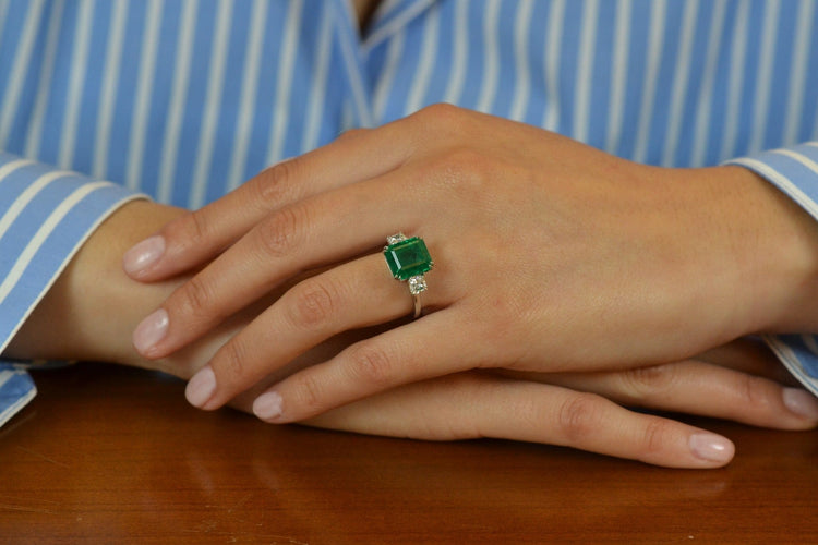 Bague 53 Bague émeraude 5,84 ct et diamants en platine 58 Facettes 27217-27357-27248-27249