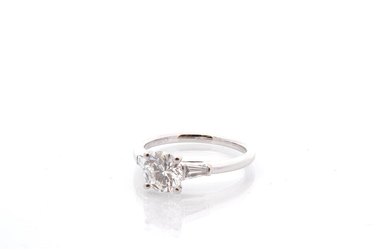 Bague 53 Bague en platine avec diamant 1,13 ct et 2 diamants 58 Facettes 27375-27360