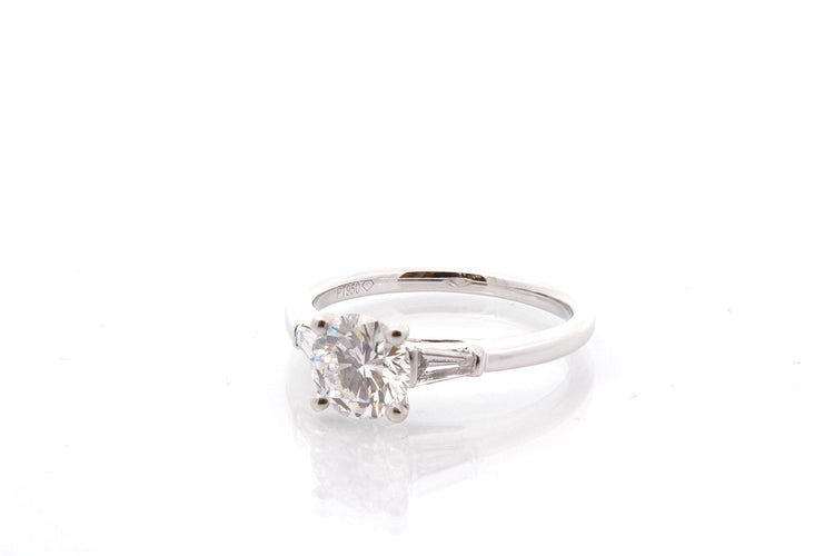 Bague 53 Bague en platine avec diamant 1,13 ct et 2 diamants 58 Facettes 27375-27360