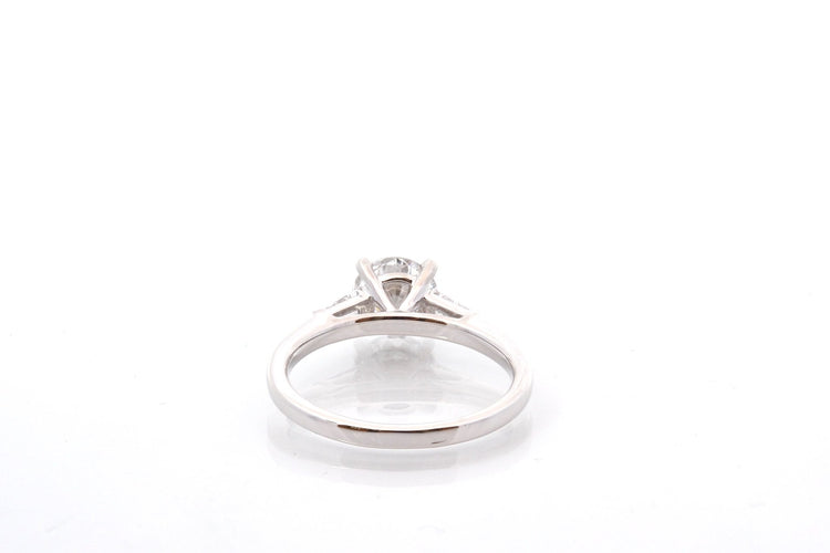 Bague 53 Bague en platine avec diamant 1,13 ct et 2 diamants 58 Facettes 27375-27360