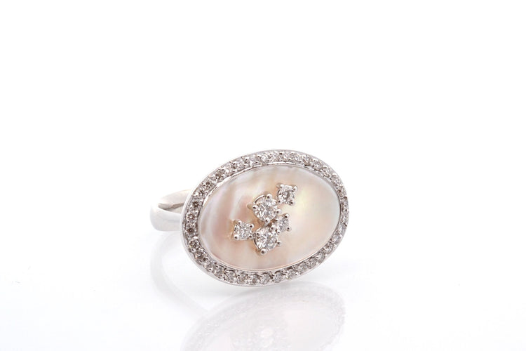 Bague 53 Bague en or blanc 18k, nacre et diamants 58 Facettes 27517