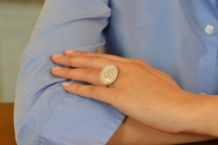 Bague 53 Bague en or blanc 18k, nacre et diamants 58 Facettes 27517