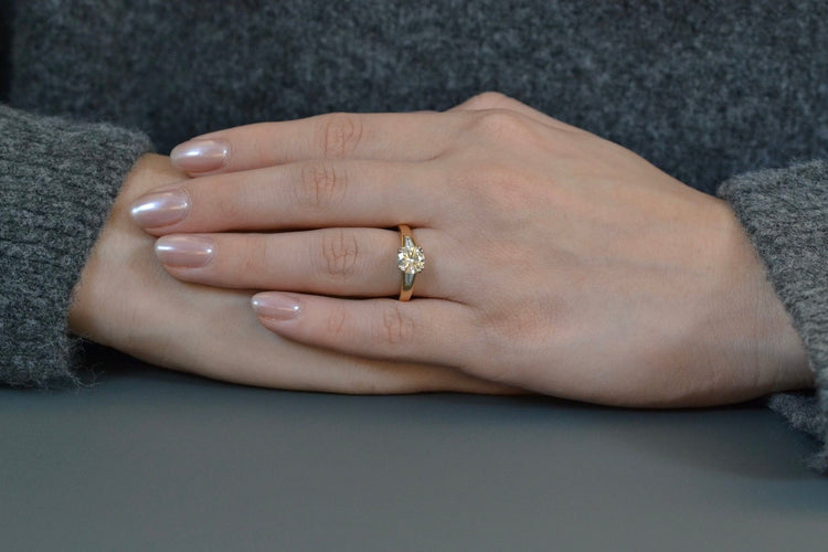 Bague 50.5 Bague en or 18k avec diamant 1,23 ct et diamants taper 58 Facettes 27750