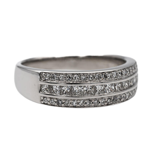 Bague 50 Bague en or blanc 18 carats pavée de diamants 58 Facettes 2783632CN