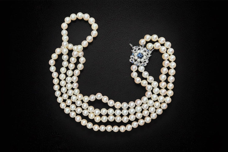 Collier Collier double rang de perles en or blanc 18 carats et saphirs 58 Facettes